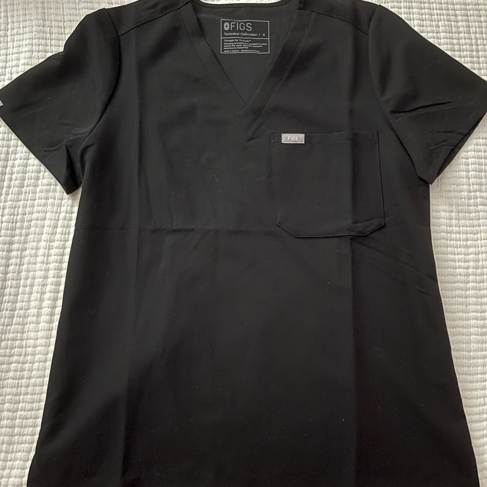 FIGS Catarina black top